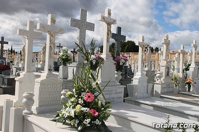 Cementerio. Da previo a la festividad de Todos los Santos 2018 - 201
