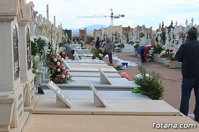 Cementerio. Da previo a la festividad de Todos los Santos 2018 - 235