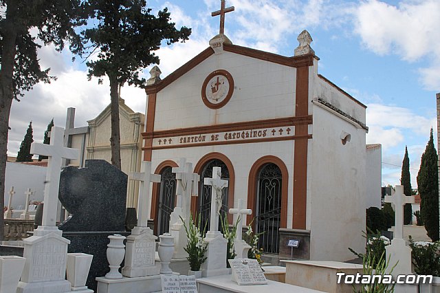 Cementerio. Da previo a la festividad de Todos los Santos 2018 - 249