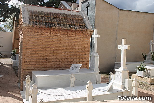 Cementerio. Da previo a la festividad de Todos los Santos 2018 - 258