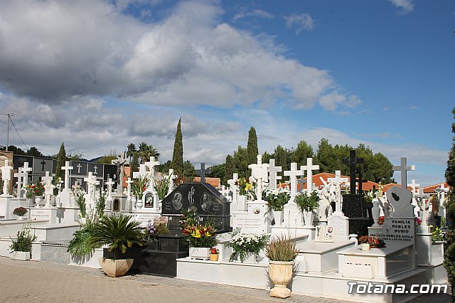 Cementerio. Da previo a la festividad de Todos los Santos 2018 - 262