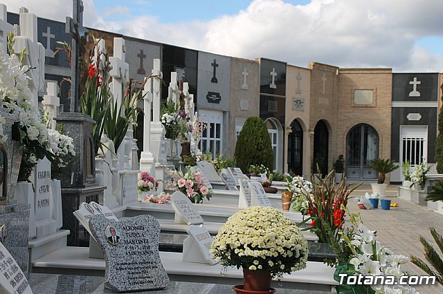 Cementerio. Da previo a la festividad de Todos los Santos 2018 - 276
