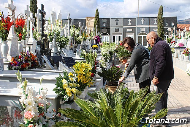 Cementerio. Da previo a la festividad de Todos los Santos 2018 - 284