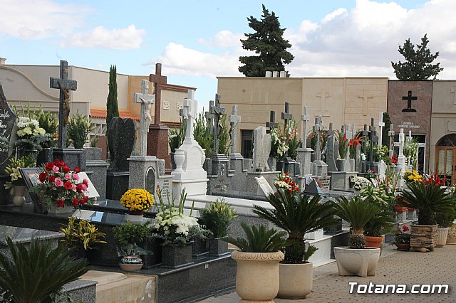 Cementerio. Da previo a la festividad de Todos los Santos 2018 - 294