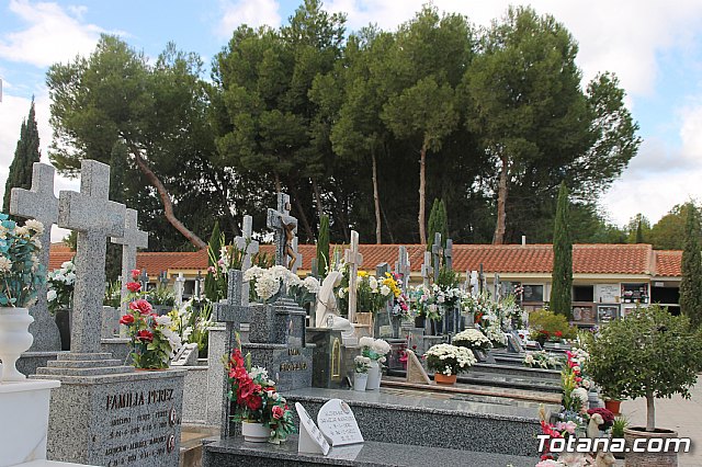 Cementerio. Da previo a la festividad de Todos los Santos 2018 - 312