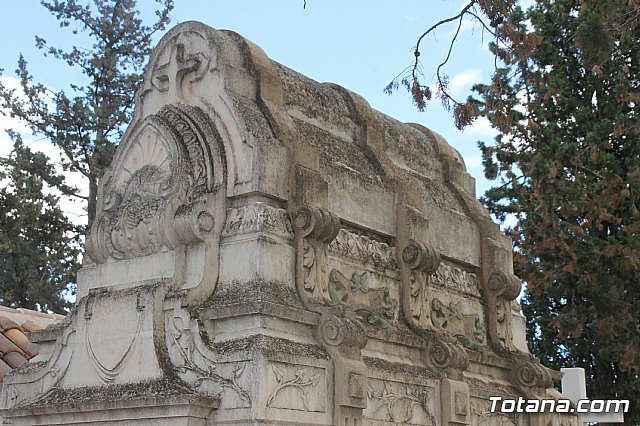 Cementerio. Da previo a la festividad de Todos los Santos 2018 - 324