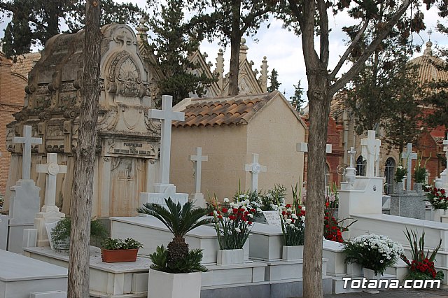 Cementerio. Da previo a la festividad de Todos los Santos 2018 - 325