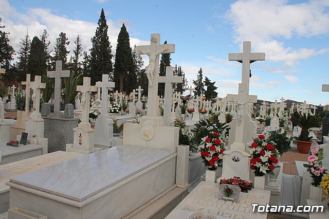 Cementerio. Da previo a la festividad de Todos los Santos 2018 - 329