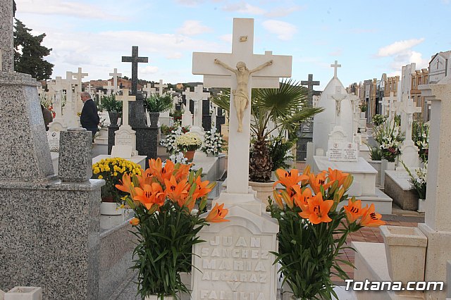 Cementerio. Da previo a la festividad de Todos los Santos 2018 - 331
