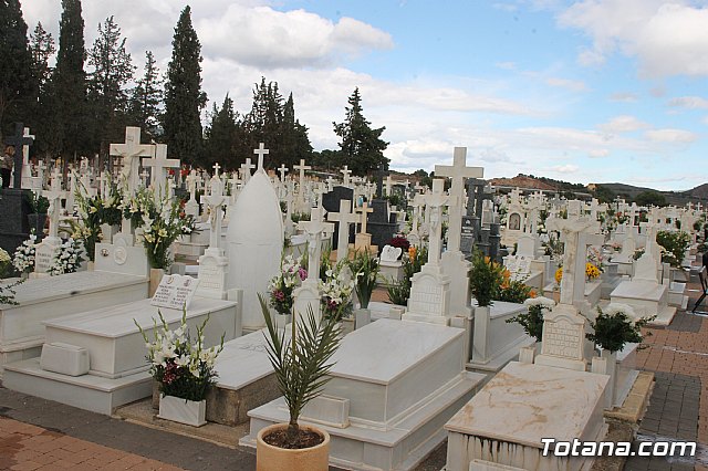 Cementerio. Da previo a la festividad de Todos los Santos 2018 - 333