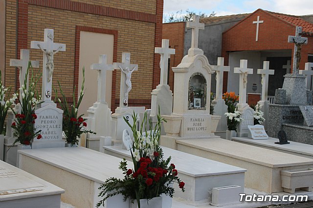 Cementerio. Da previo a la festividad de Todos los Santos 2018 - 335