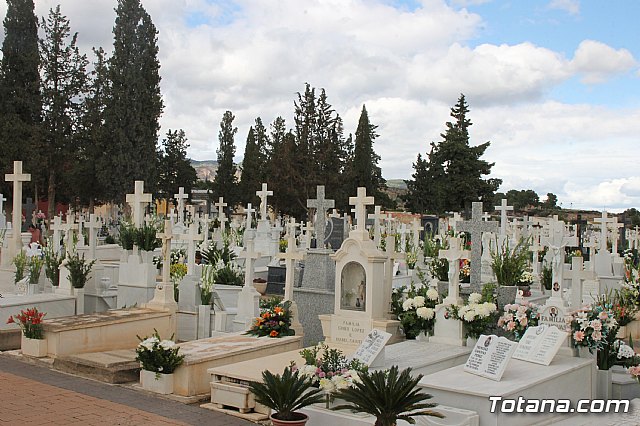 Cementerio. Da previo a la festividad de Todos los Santos 2018 - 338