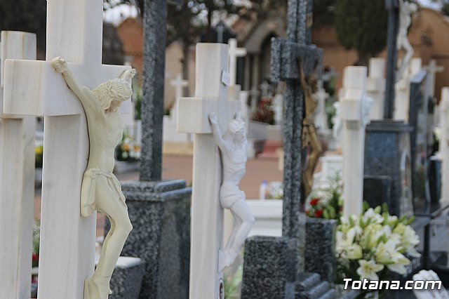 Cementerio. Da previo a la festividad de Todos los Santos 2018 - 339