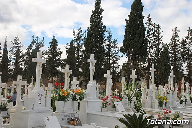 Cementerio. Da previo a la festividad de Todos los Santos 2018 - 341