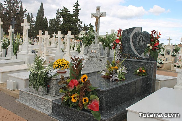 Cementerio. Da previo a la festividad de Todos los Santos 2018 - 342