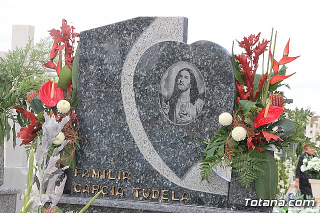 Cementerio. Da previo a la festividad de Todos los Santos 2018 - 343