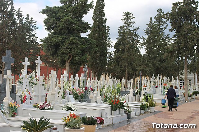 Cementerio. Da previo a la festividad de Todos los Santos 2018 - 347