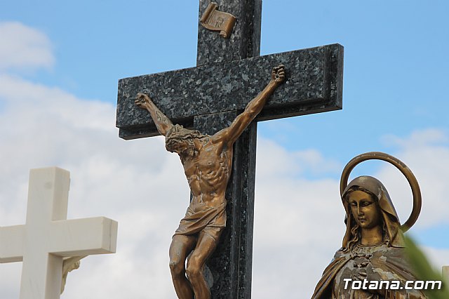 Cementerio. Da previo a la festividad de Todos los Santos 2018 - 351