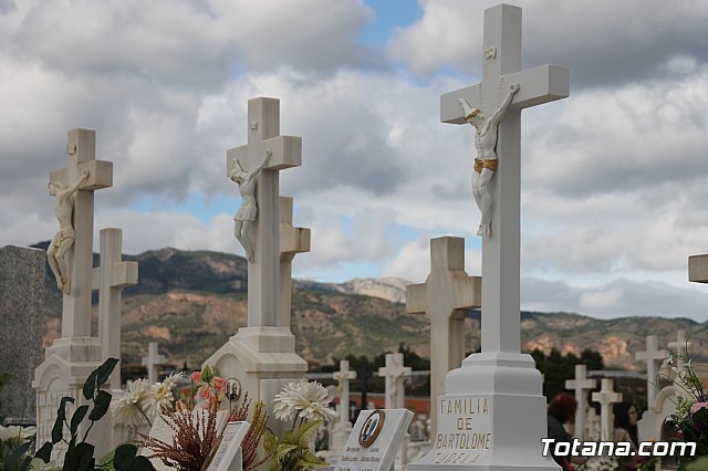 Cementerio. Da previo a la festividad de Todos los Santos 2018 - 353