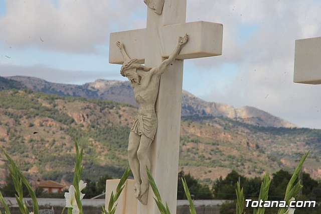 Cementerio. Da previo a la festividad de Todos los Santos 2018 - 358