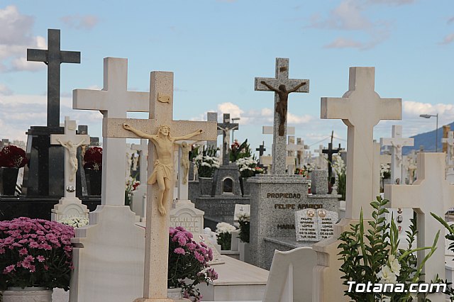 Cementerio. Da previo a la festividad de Todos los Santos 2018 - 360