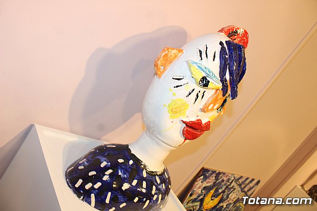 Exposicin de obras de cermica 