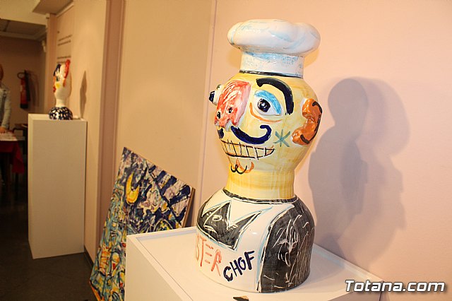 Exposicin de obras de cermica 
