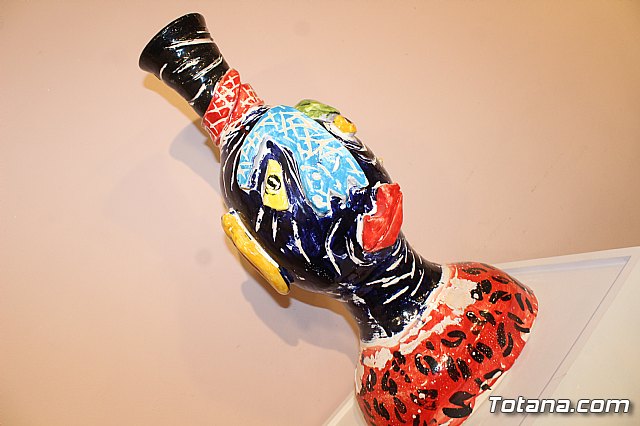 Exposicin de obras de cermica 