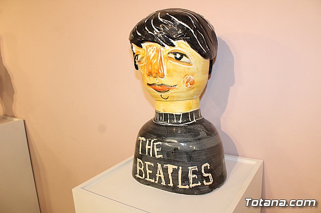 Exposicin de obras de cermica 