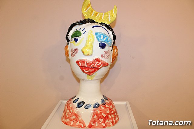 Exposicin de obras de cermica 