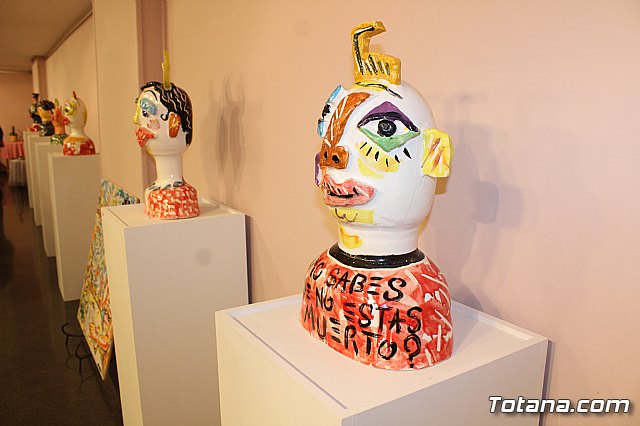 Exposicin de obras de cermica 