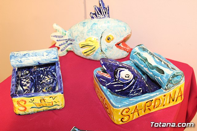 Exposicin de obras de cermica 