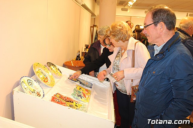 Exposicin de obras de cermica 