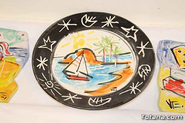 Exposicin de obras de cermica 