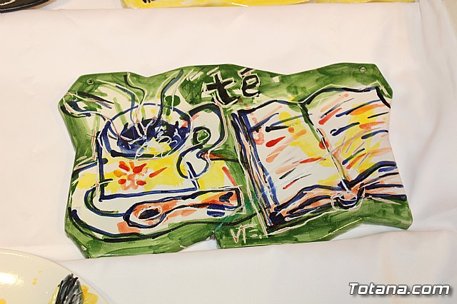 Exposicin de obras de cermica 