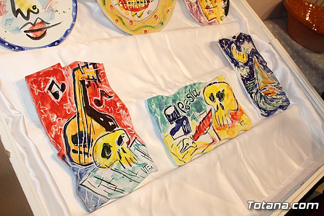 Exposicin de obras de cermica 