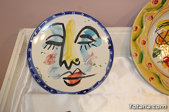 Exposicin de obras de cermica 