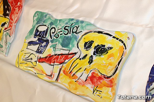 Exposicin de obras de cermica 