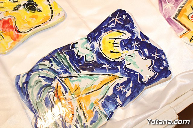 Exposicin de obras de cermica 