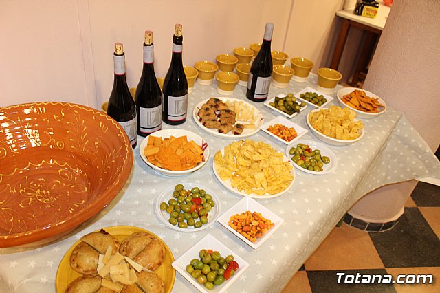 Exposicin de obras de cermica 