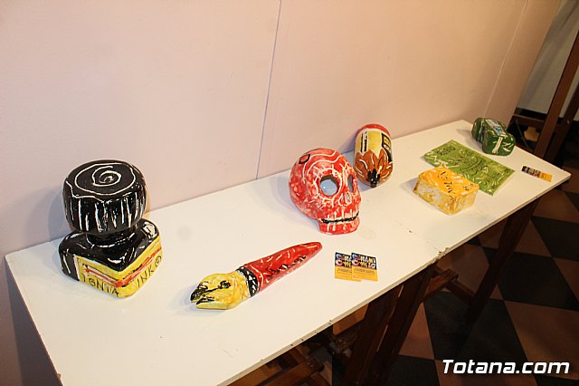 Exposicin de obras de cermica 