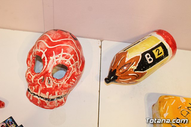 Exposicin de obras de cermica 