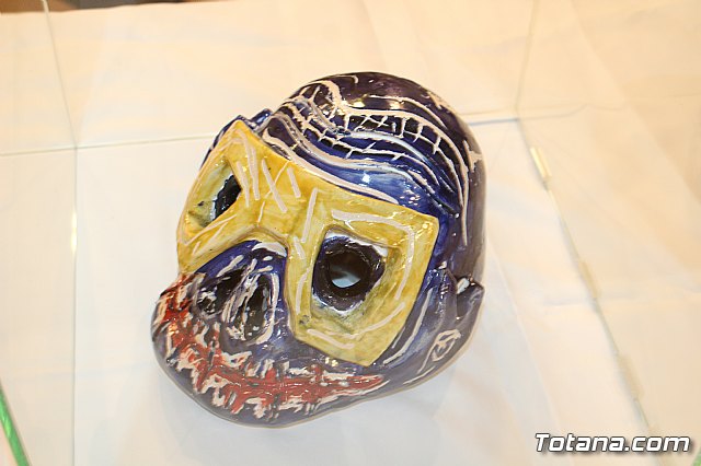 Exposicin de obras de cermica 