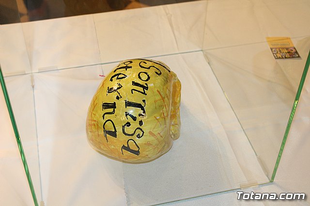 Exposicin de obras de cermica 