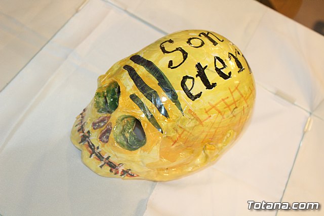 Exposicin de obras de cermica 