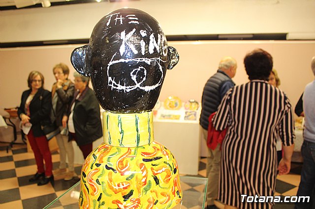 Exposicin de obras de cermica 