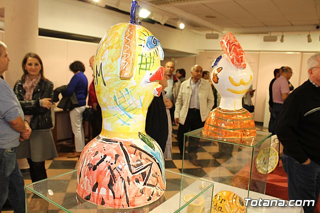 Exposicin de obras de cermica 