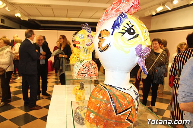 Exposicin de obras de cermica 