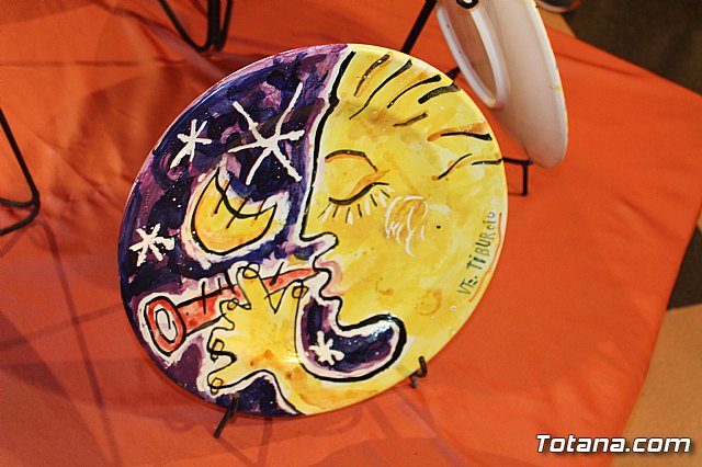 Exposicin de obras de cermica 