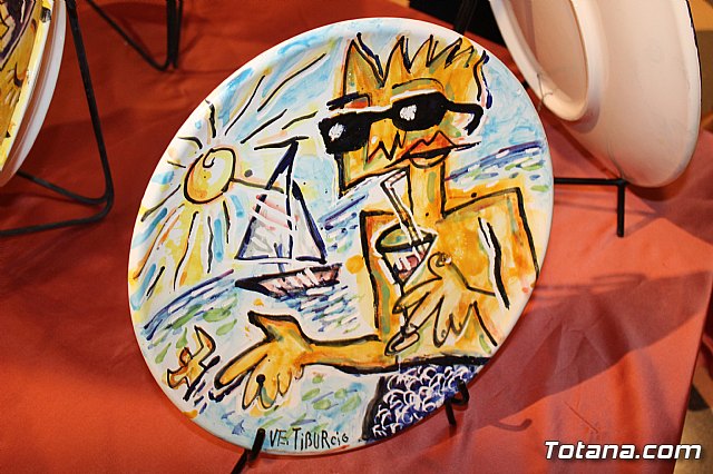 Exposicin de obras de cermica 